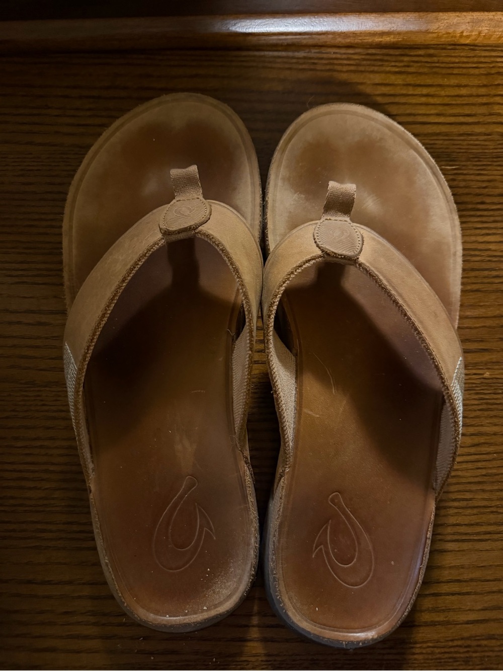 OluKai Men's Brown Leather Toe-Post Sandals